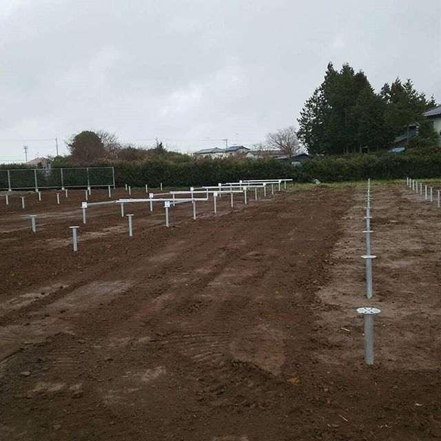 ソーラーシェアリングの杭打ちが終わりました！