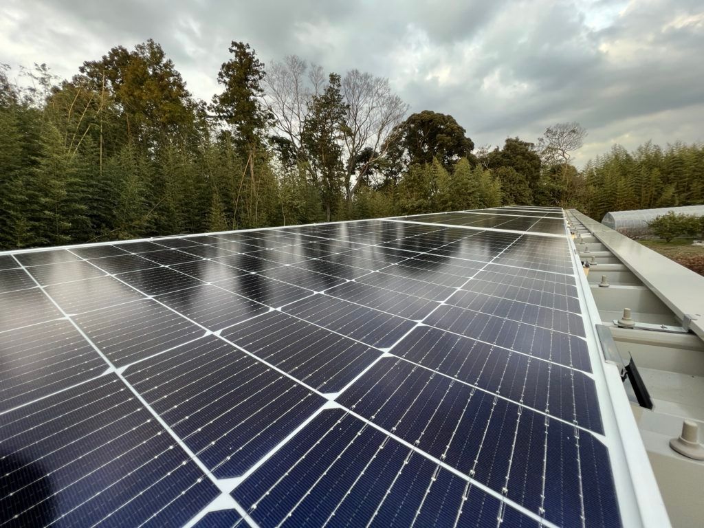 稲敷市　蓄電池　太陽光発電　自社施工　太陽光発電システム設置現場の作業！