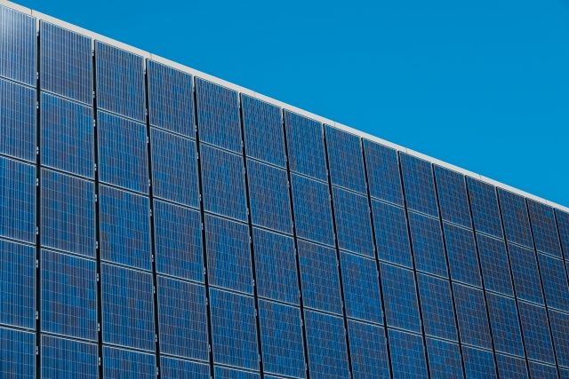 太陽光パネルの垂直設置とは？どんな特徴がある？
